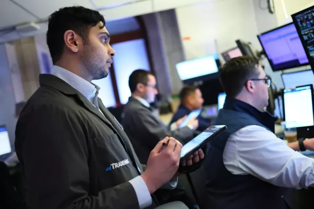 Excited stock traders on the NYSE floor celebrating as Global Markets Rise, with digital charts showing upward trends and positive global economic momentum.
