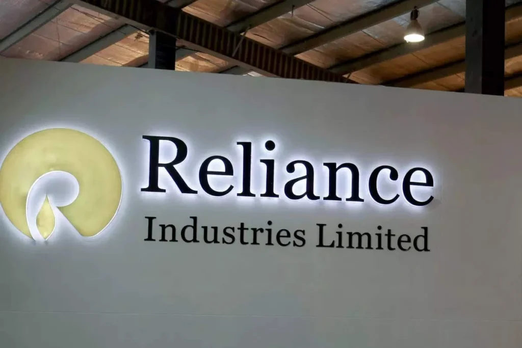 Investors analyse RIL Q2 FY26 results highlighting higher profit, improved margins, and strong business performance.