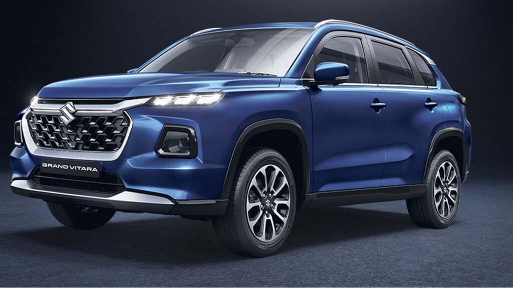 2025 SUV recall India showing Maruti Grand Vitara vehicles lined up at a service centre for fuel-gauge fault checks.