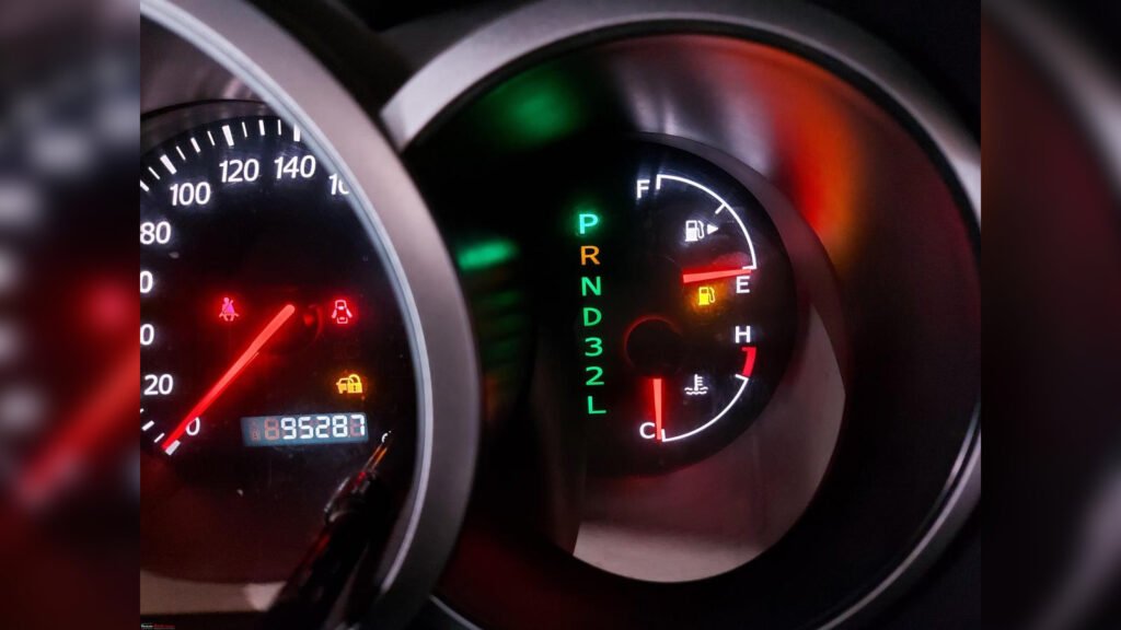 Grand Vitara fuel gauge fault being inspected by service experts to identify issues in the fuel-level indicator system.