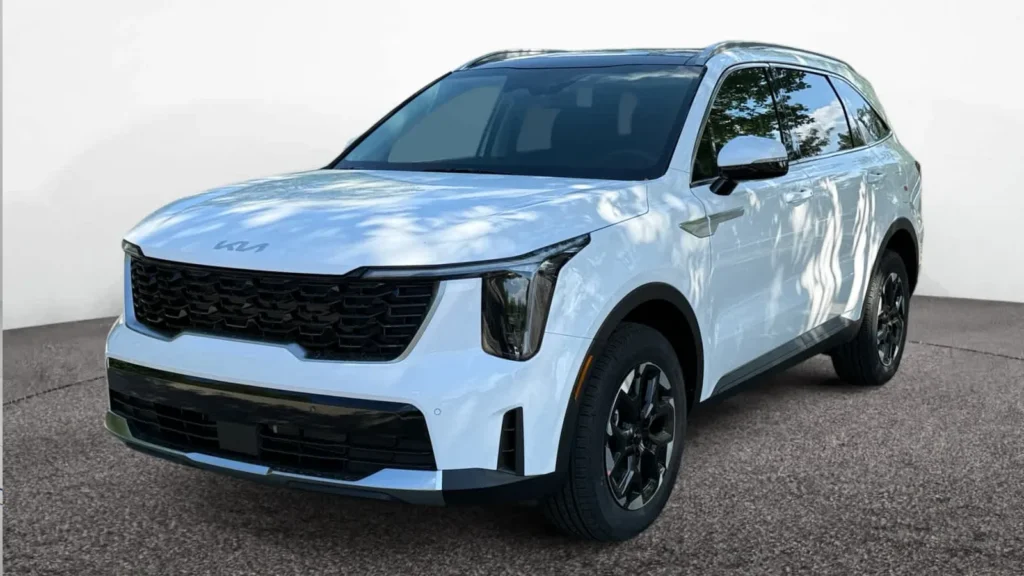 Kia Sorento India launch edition showcasing updated headlights, bold front fascia, and strong SUV stance.