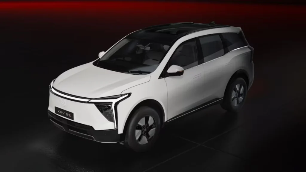 Mahindra XEV 9S 2025 electric SUV displayed on a modern highway, showcasing its sleek styling, LED lighting, and next-gen EV design.