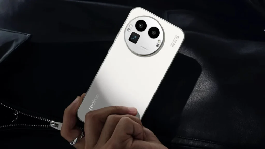 Realme GT 8 Pro triple rear camera module, including a 200MP telephoto lens.