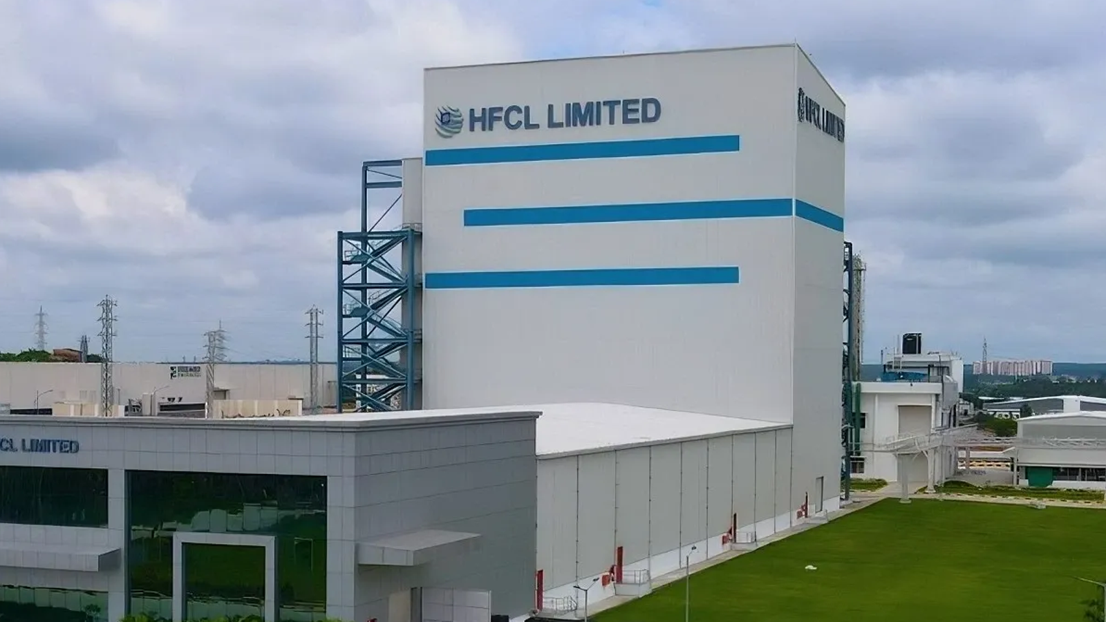 HFCL share price showing a sharp recovery on the stock market chart in 2025 after exiting the F&O segment