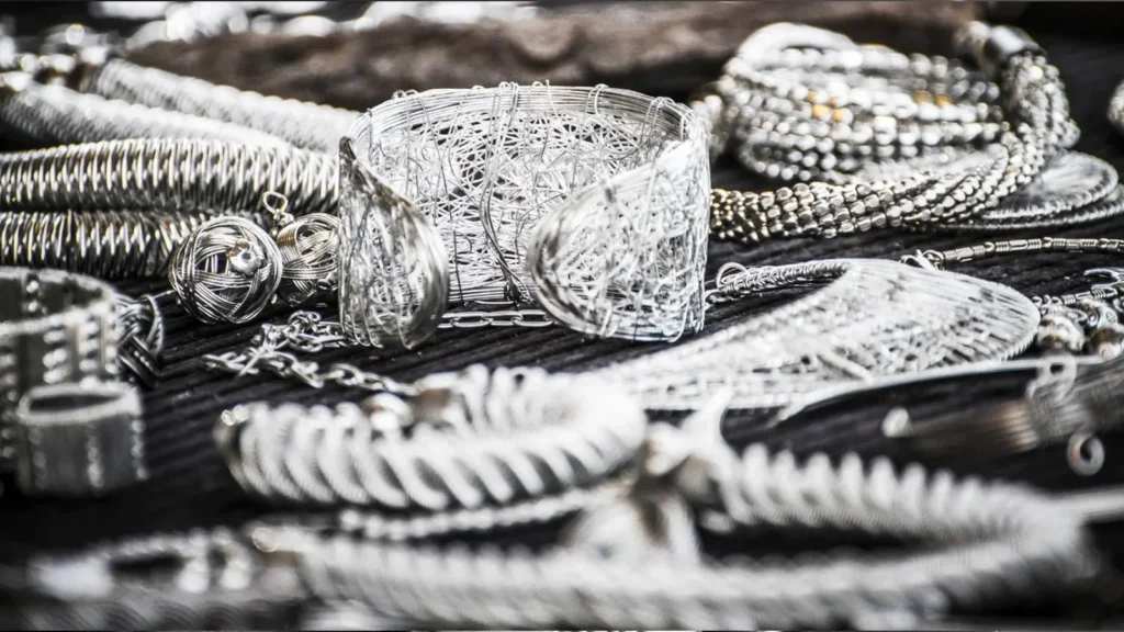 Silver investment demand rises globally during market volatility in 2025